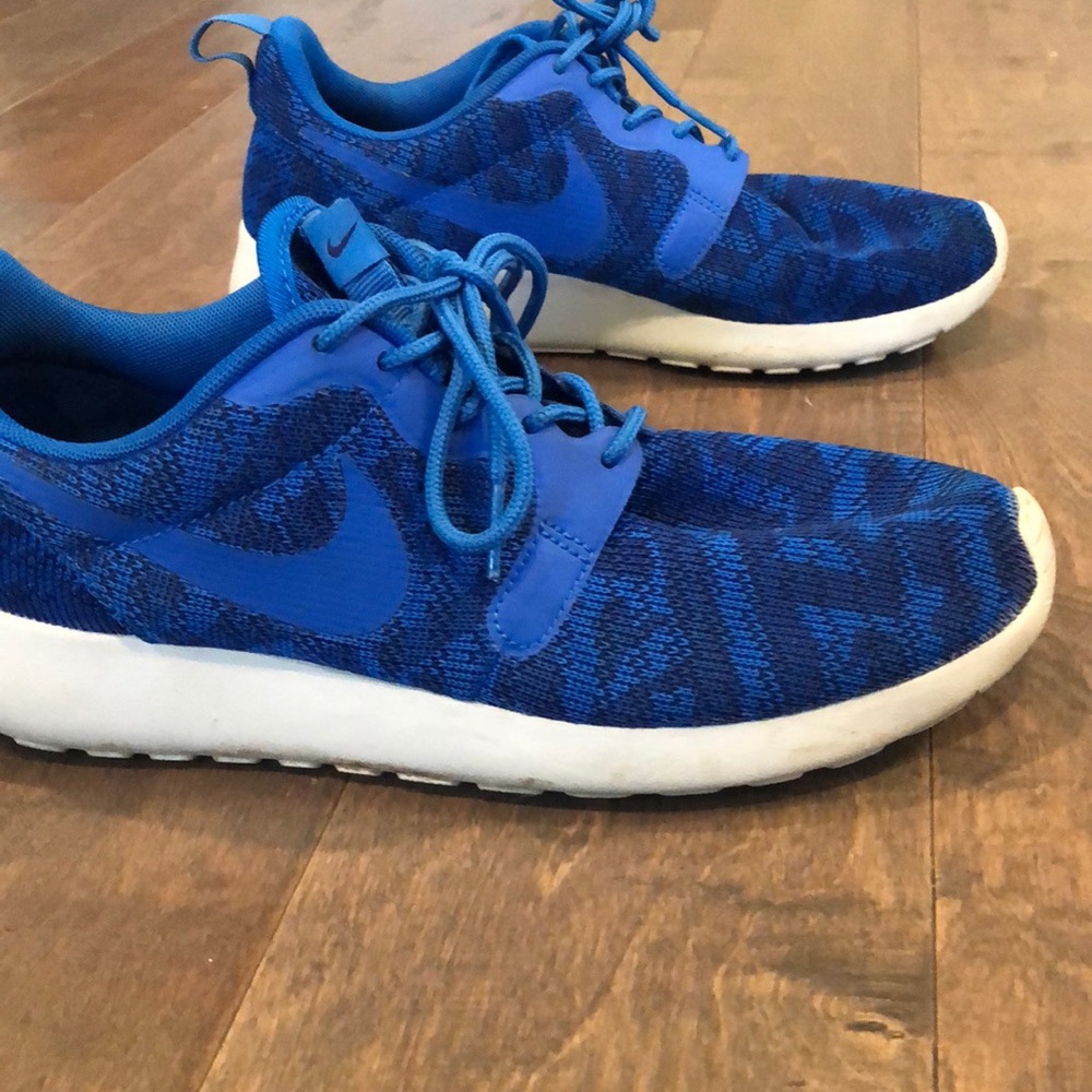Cobalt blue nike roshes